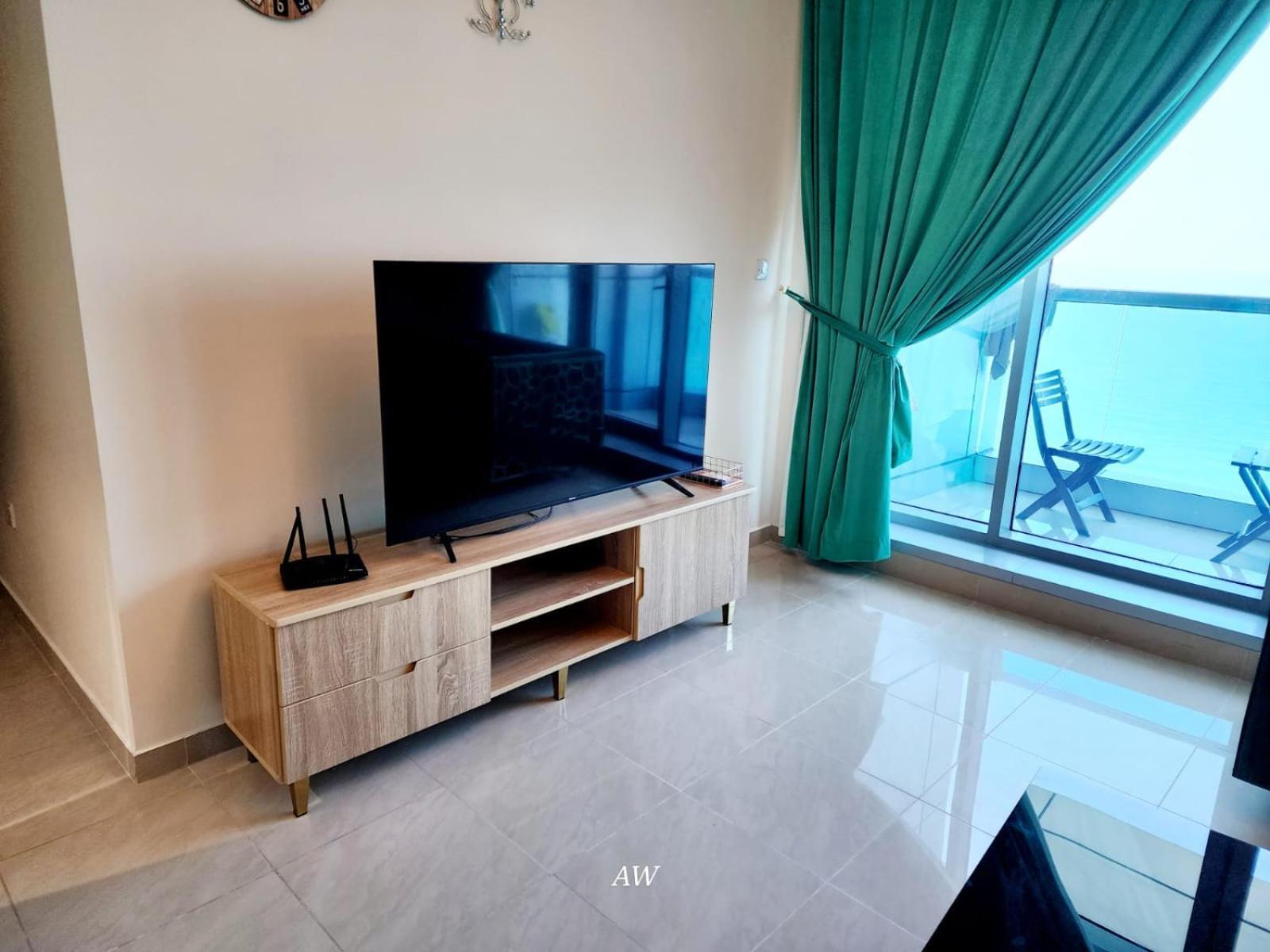 2 Bedroom Luxury Beach Apartment With Full Seaview Ajman Exterior foto